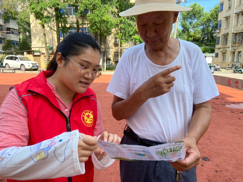 推進垃圾分類 助力低碳生活